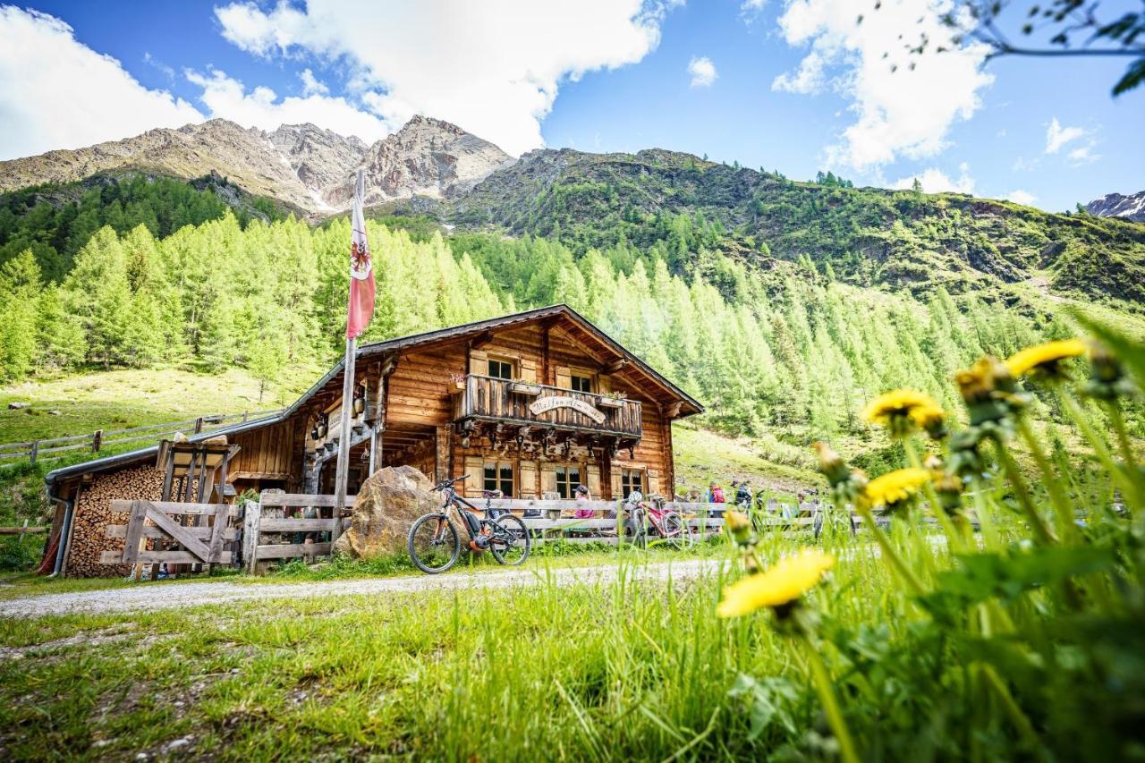 Hotel Pettneuerhof بيتنيو آم أرلبرغ المظهر الخارجي الصورة